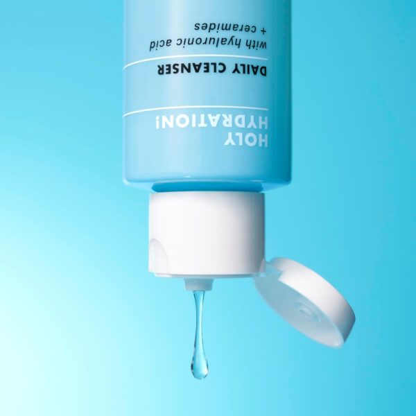 e.l.f. SKIN Holy Hydration! Daily Cleanser, Face Cleanser For Washing Away Excess Oil, Impurities & Makeup, Made With Hyaluronic Acid, Vegan & Cruelty-Free - Image 4